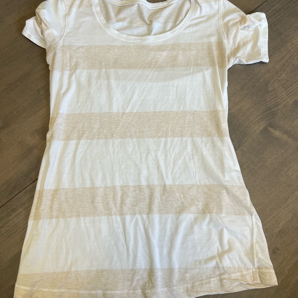 Lululemon shirt size 6